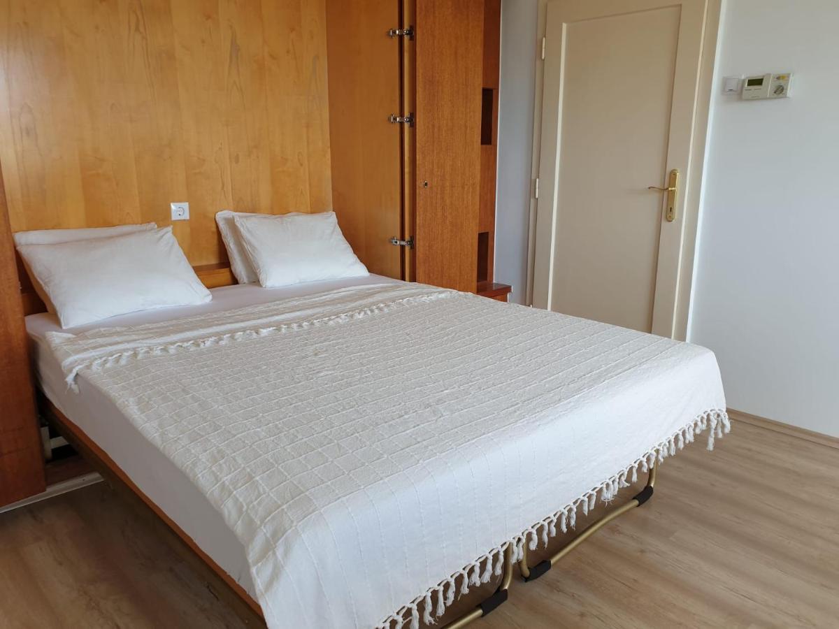 Rated - Ac, Wifi, 24h7days Self Check-in, Board Games, Netflix